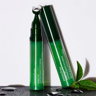Serum per l'occhi brillanti à a caffeina di tè verde