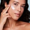 Hydra-Essentiel Light Moisturizer cù Doppiu Acid Ialuronicu